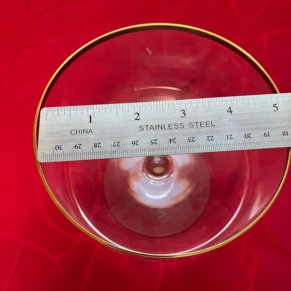 Gold and White Accent Vase for Elegant Celebrations - Picture 4 of 4